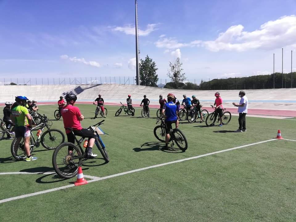 Scuola Ciclismo Canguri  La Leggenda del Ragazzo che si Trasformò in  Canguro