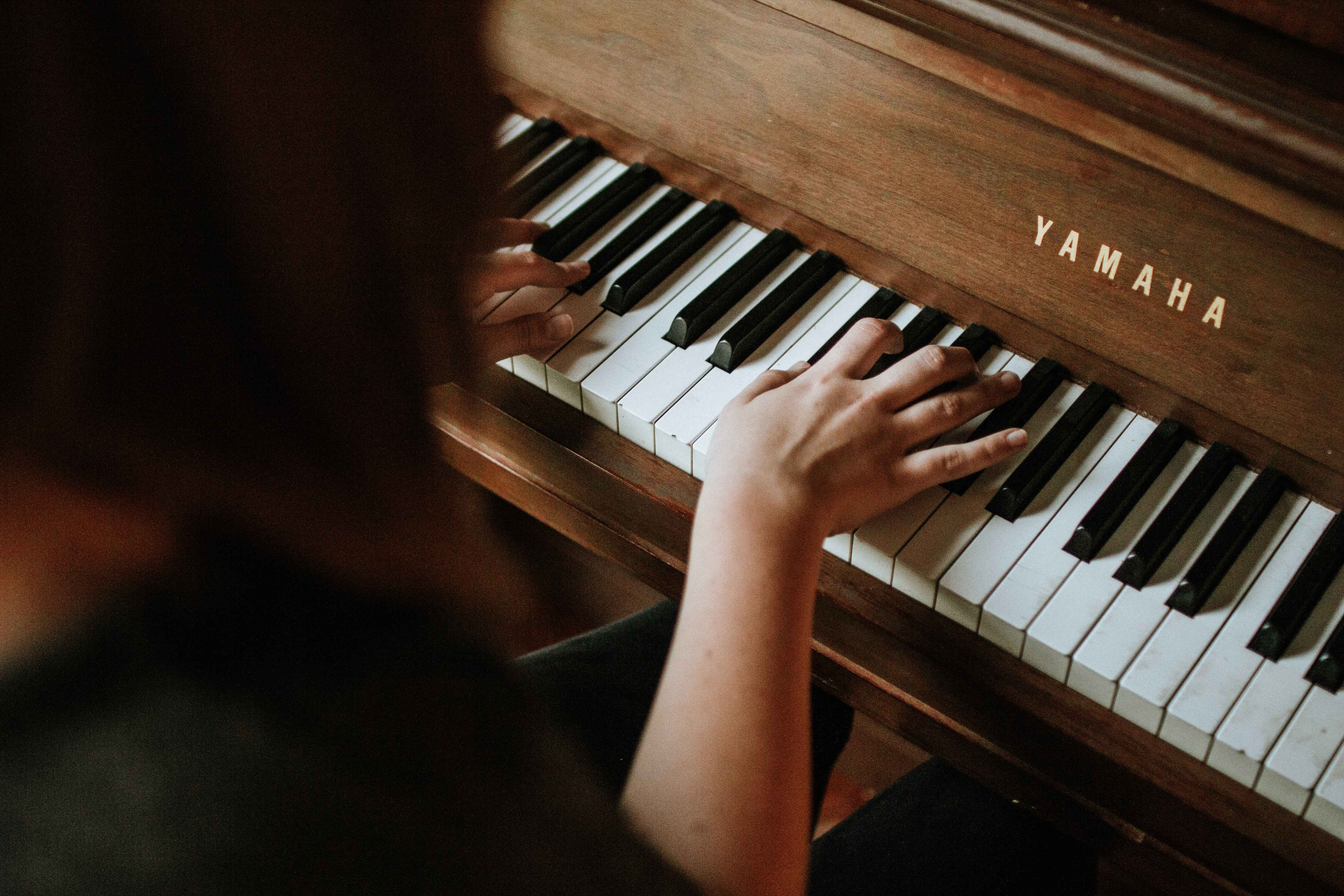 Notas musicais, Música de piano, Tocando piano