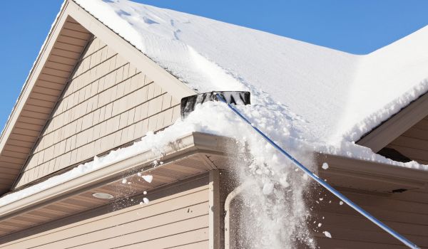 snow-and-ice-damage-roof-problems